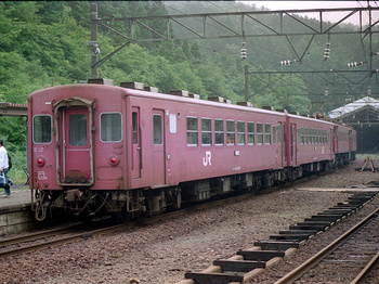 板谷峠の50系普通列車